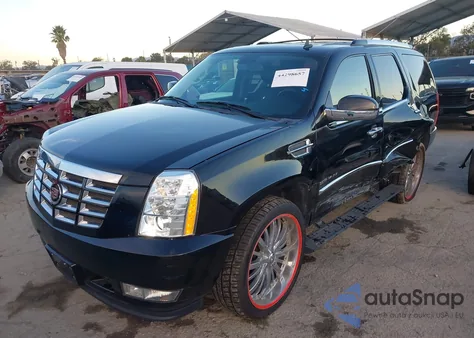 2010 Cadillac Escalade Premium z USA, uszkodzony, nr VIN 1GYUCCEF4AR267589